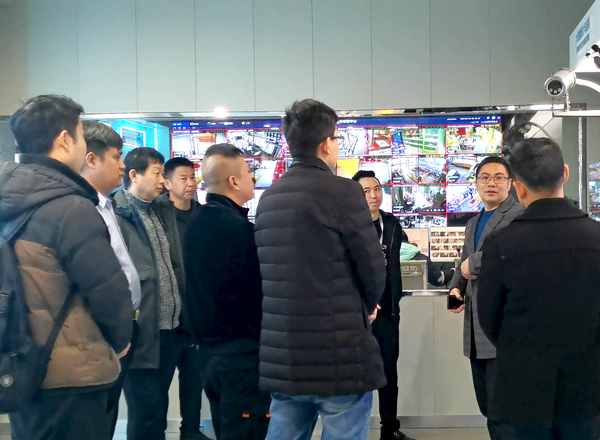 省外安防同行來成都萬全電子考察AI智能視頻監控系統 省外安防同行來成都萬全電子考察AI智能視頻監控系統